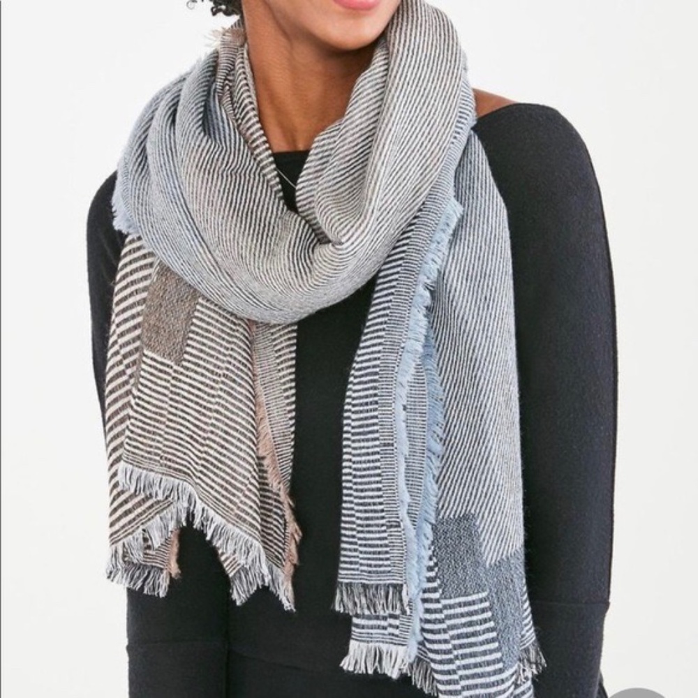 Stella and Dot Large Geometric Scarf